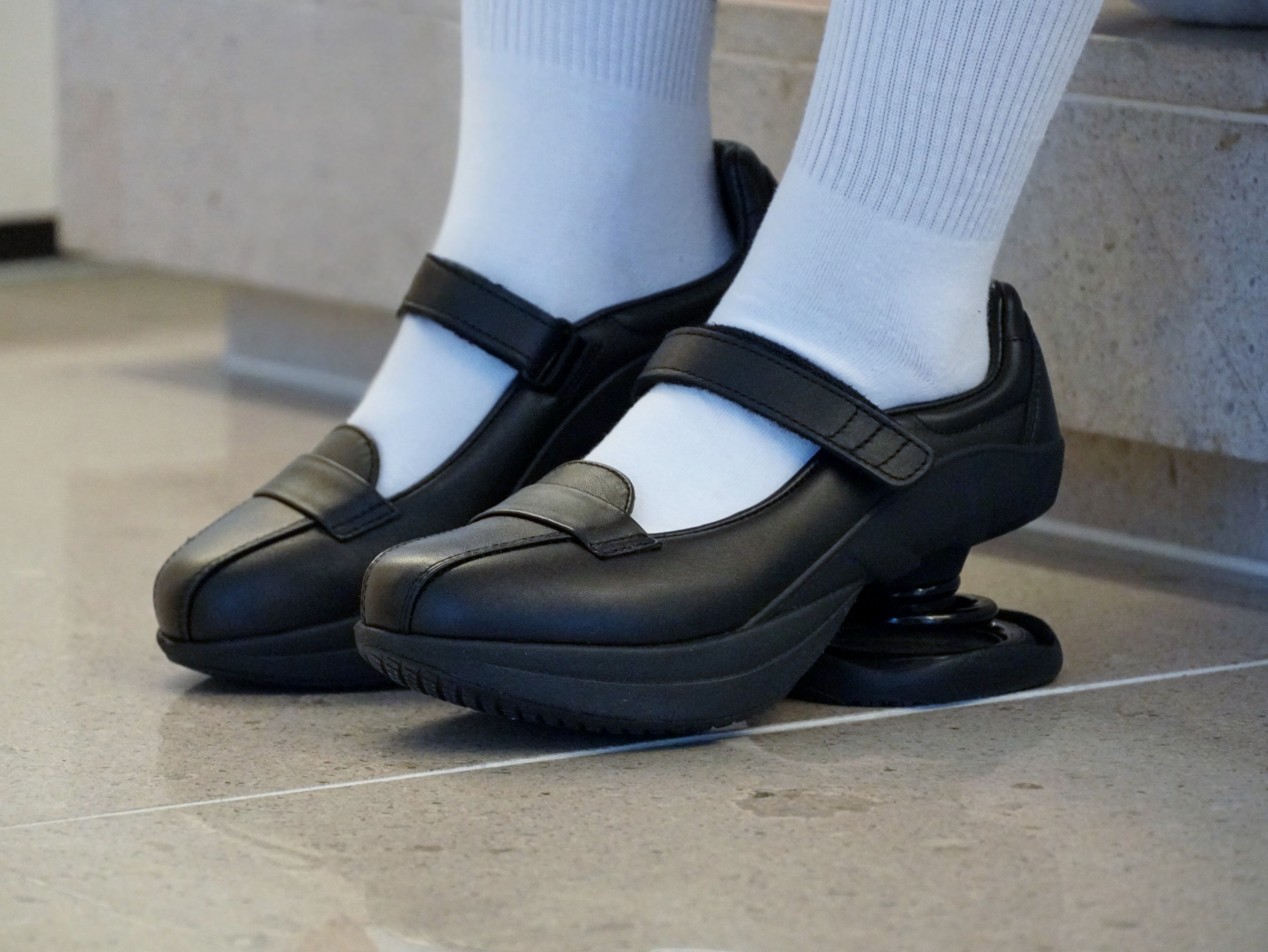 Sofia Black/Black Open Coil